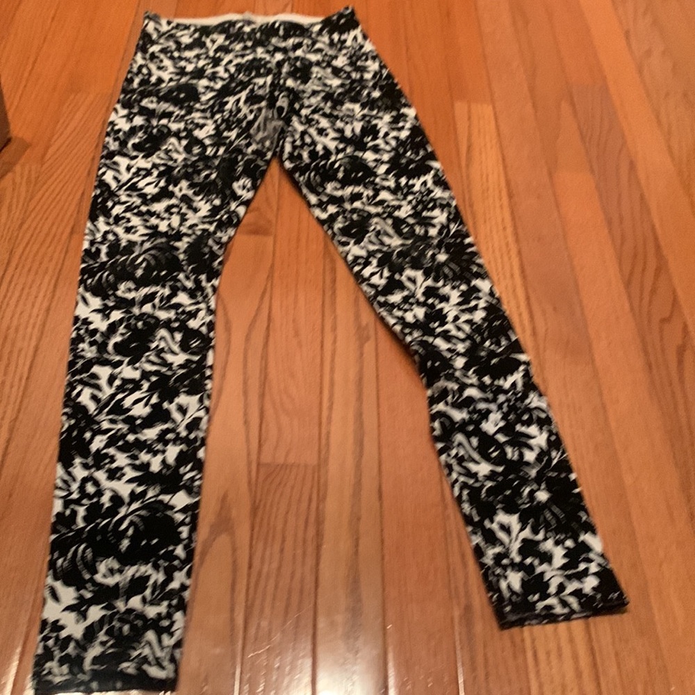 Abercrombie and Fitch velvet embossed leggings
